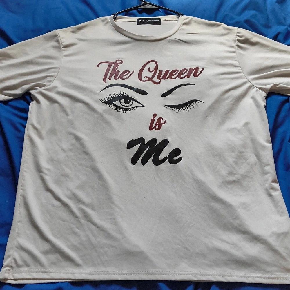 Cream Graphic Tee with 'The Queen is Me' Print